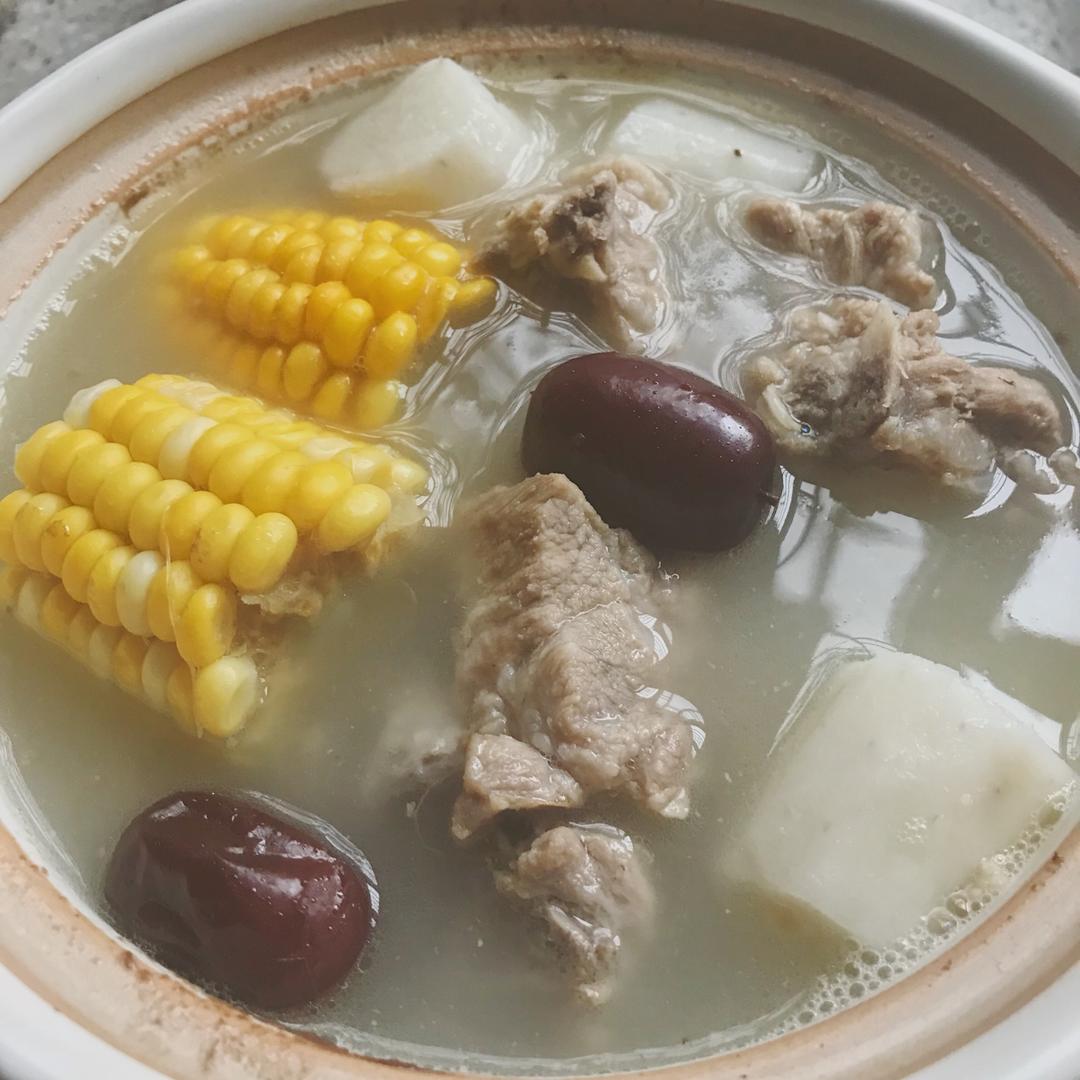 山药胡萝卜玉米排骨汤