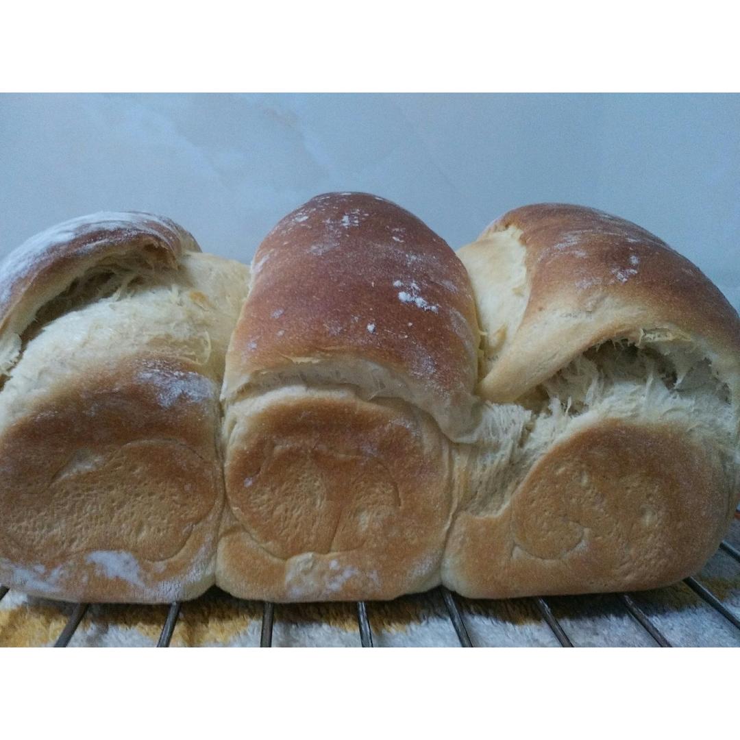 面包 老式吐司 小心妍做的老式吐司 赞 高筋粉,低筋粉,细砂糖,干酵母