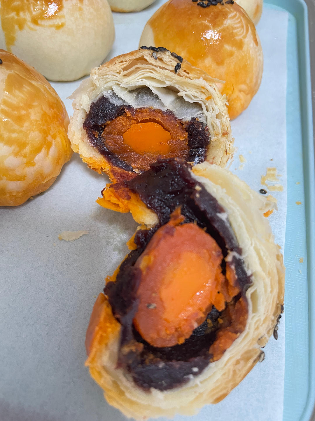 大包酥蛋黄酥也能层次分明，酥掉渣，不破酥