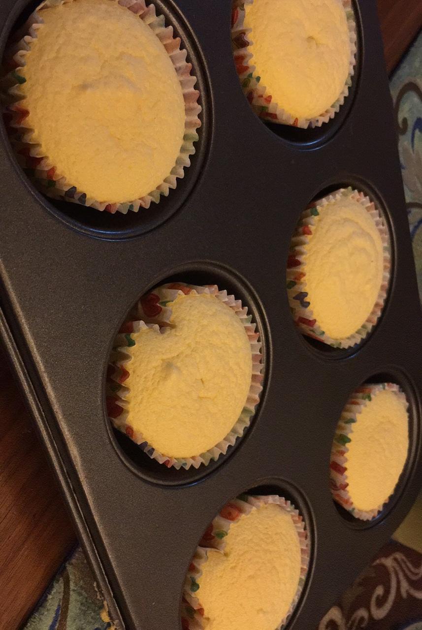 戚风杯子蛋糕^_^不开裂不回缩喔～