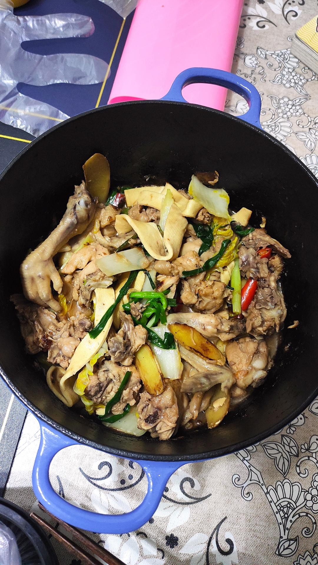 香气火爆口感滑嫩的啫啫滑鸡煲