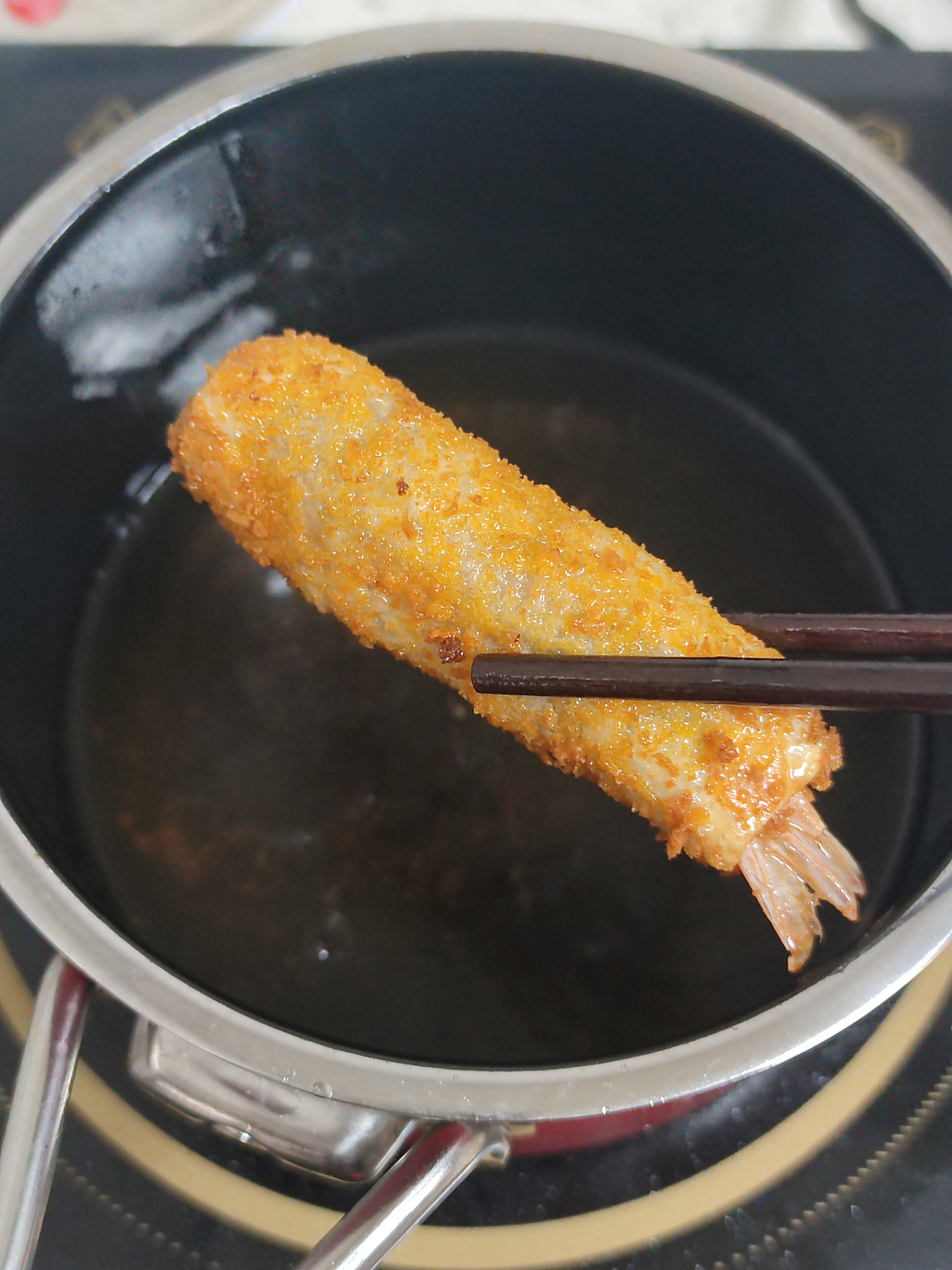 红红火火｜年夜饭之大虾鲜肉炸春卷😍的做法 步骤15