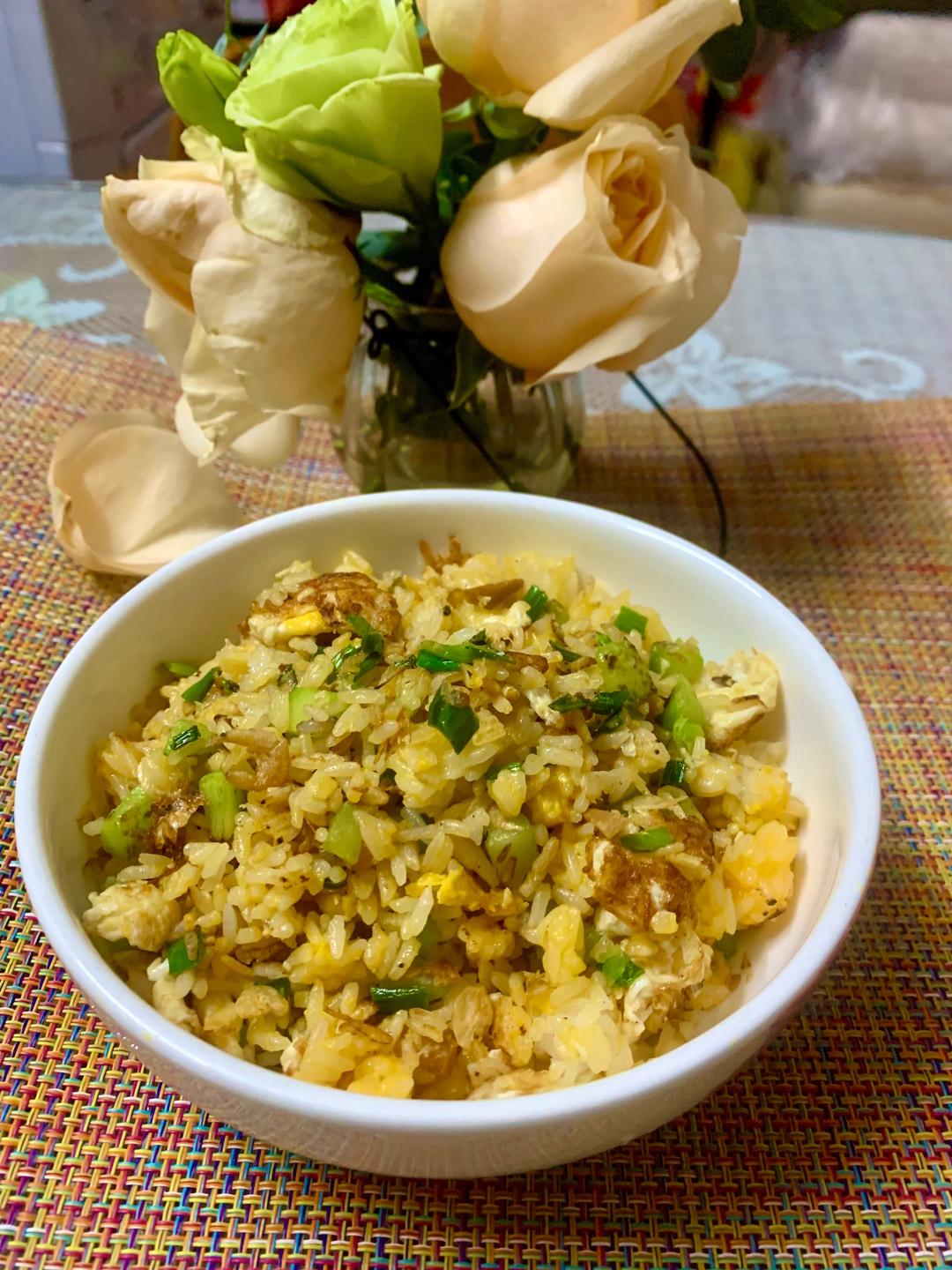 香喷喷金黄黄的炒饭的做法