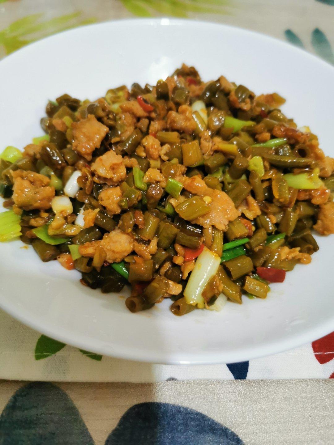 酸豆角炒肉末
