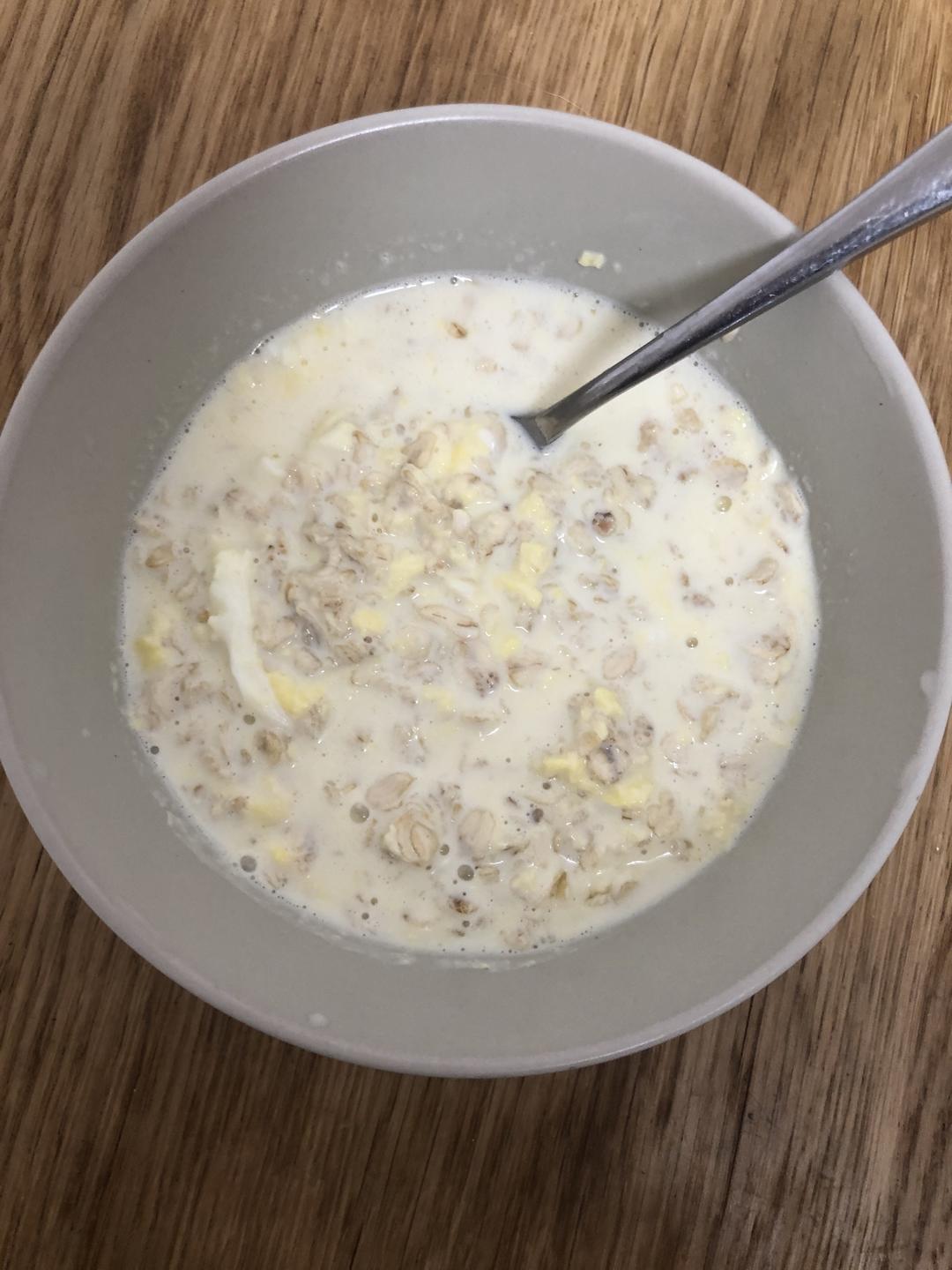 鸡蛋牛奶燕麦粥