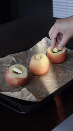 冬天的烤物|简单又高级的白兰地风味烤苹果的做法 步骤3