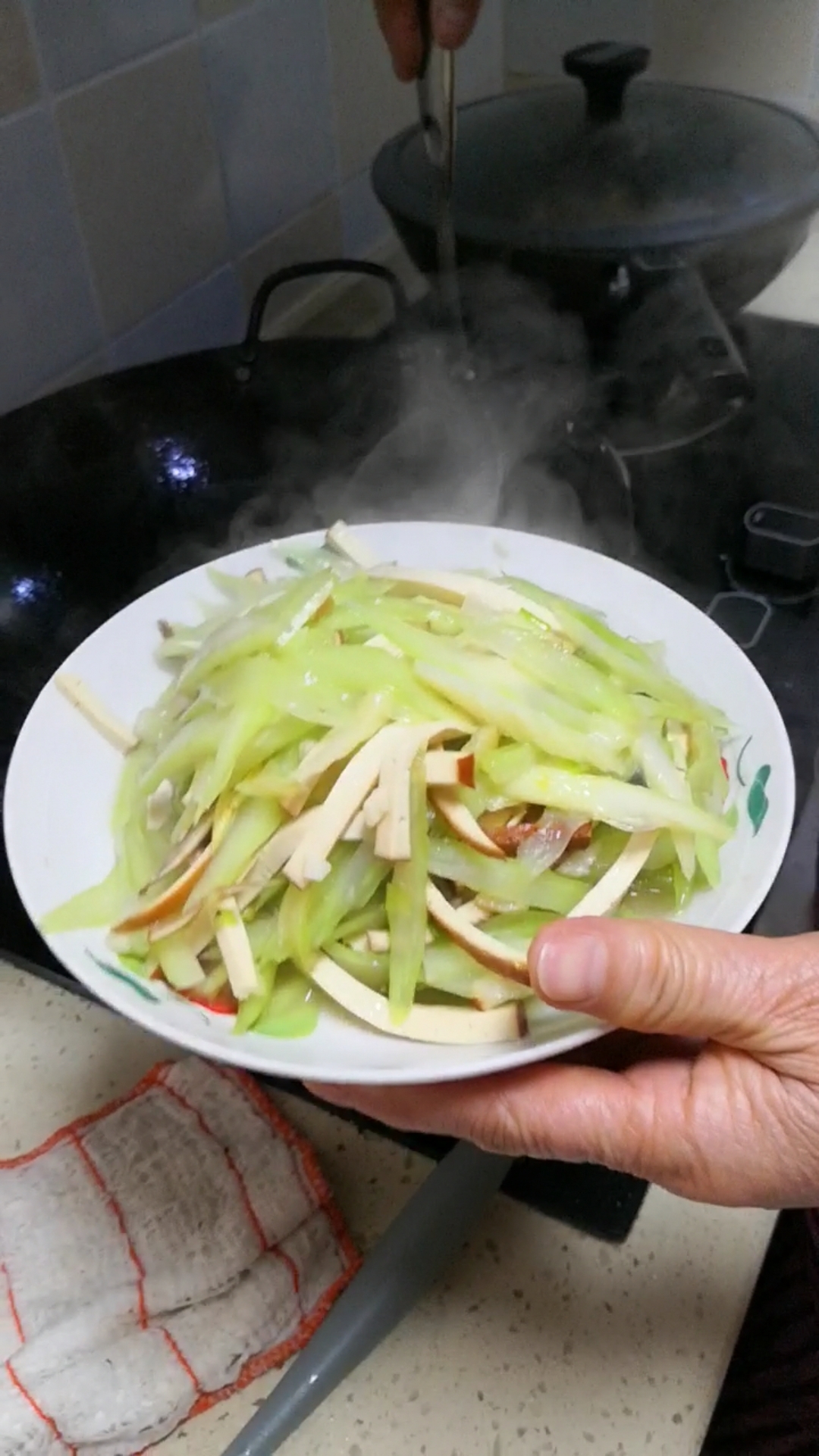 芹菜炒豆干的做法