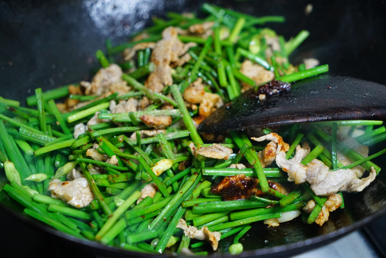 酱爆韭菜苔炒肉的做法 步骤9