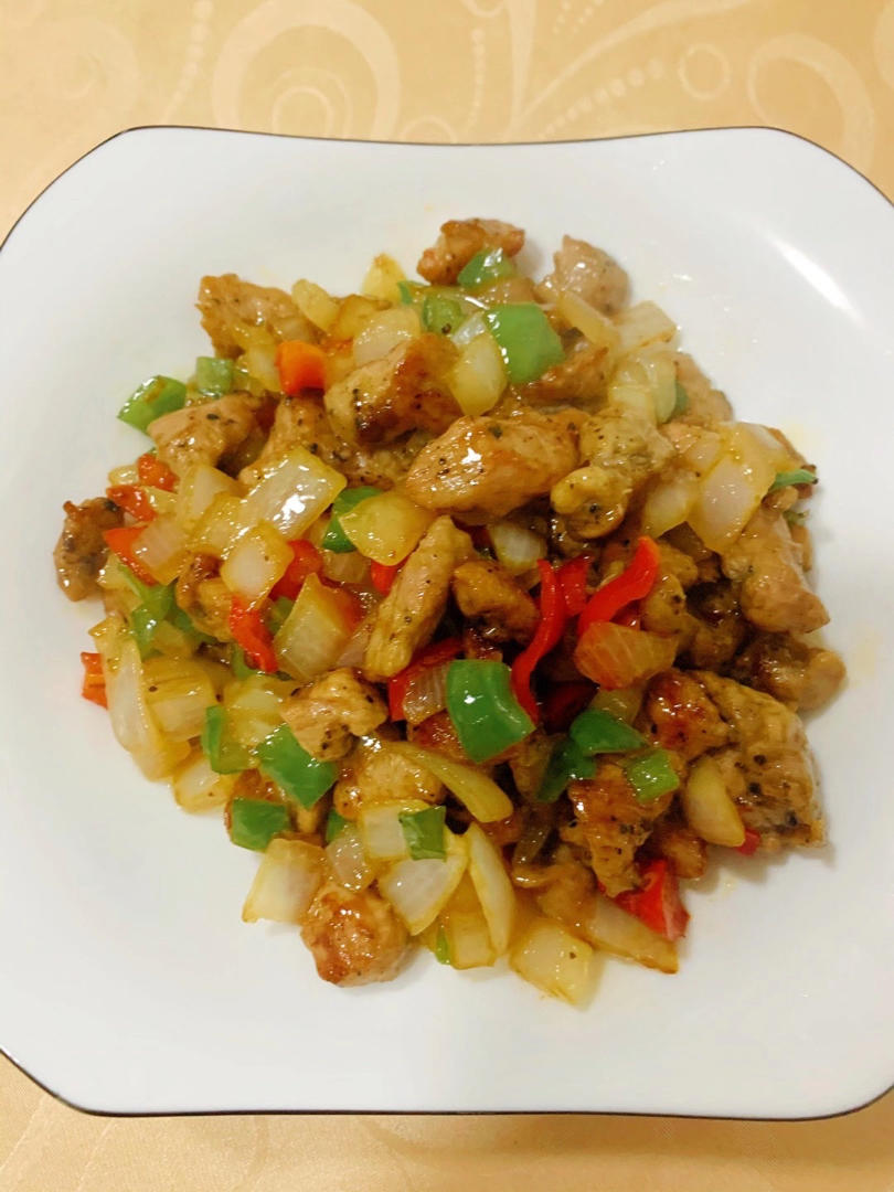 彩蔬炒鸡胸肉丁，营养丰富又饱腹