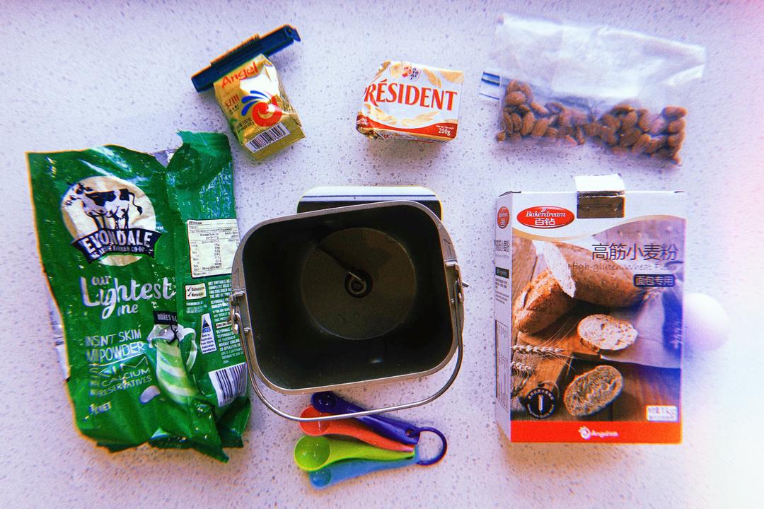 纯奶手撕吐司的做法 步骤1