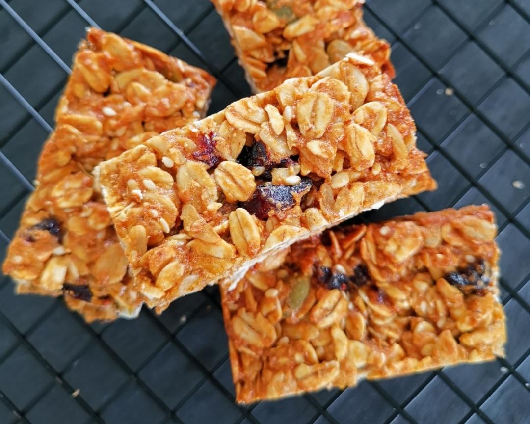蔓越莓 南瓜籽 烤燕麦能量棒 Oat cranberry and seed bars的做法