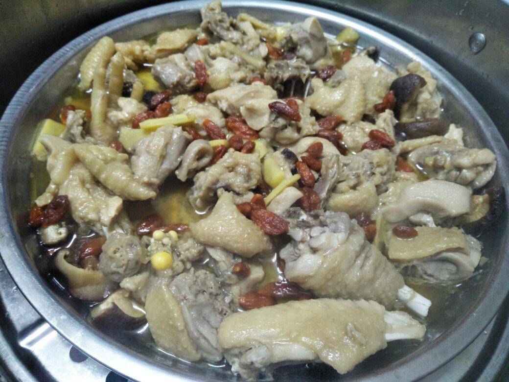 鲜香滑弹的铜盘蒸鸡