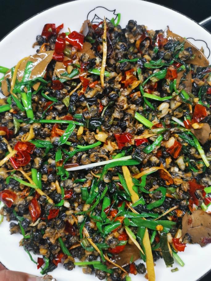 干辣椒炒田螺肉