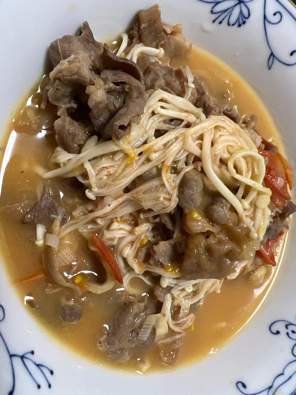 金针菇肥牛番茄锅