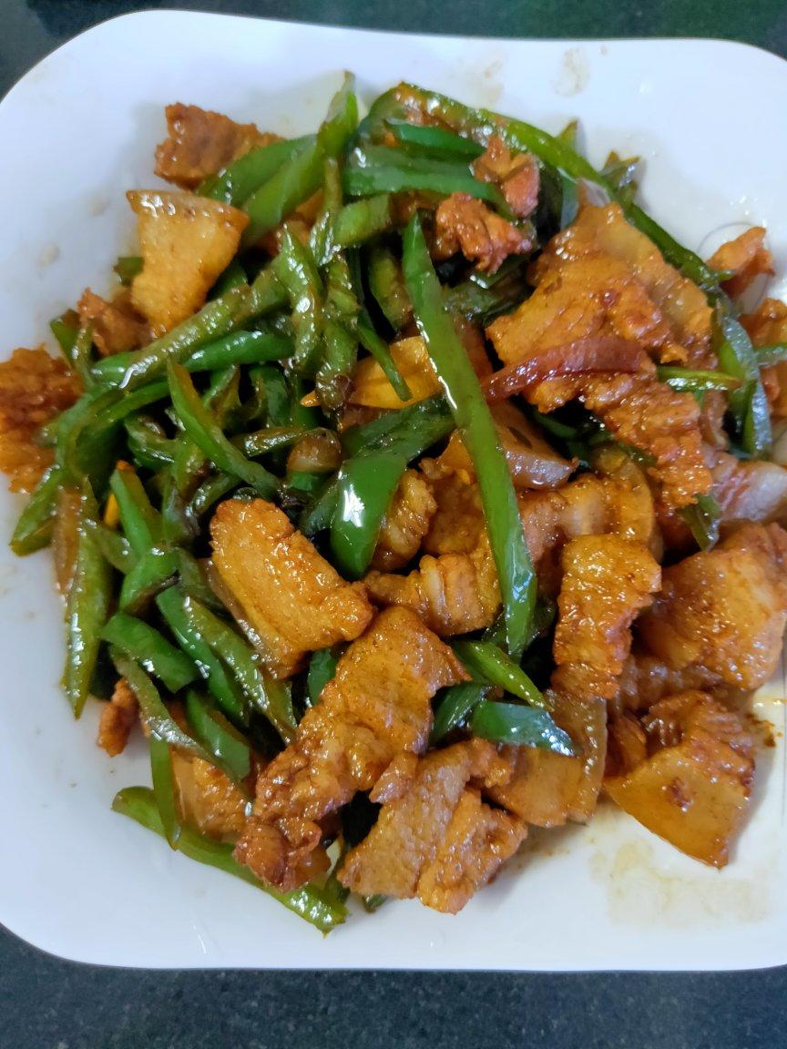家常青椒干煸五花肉