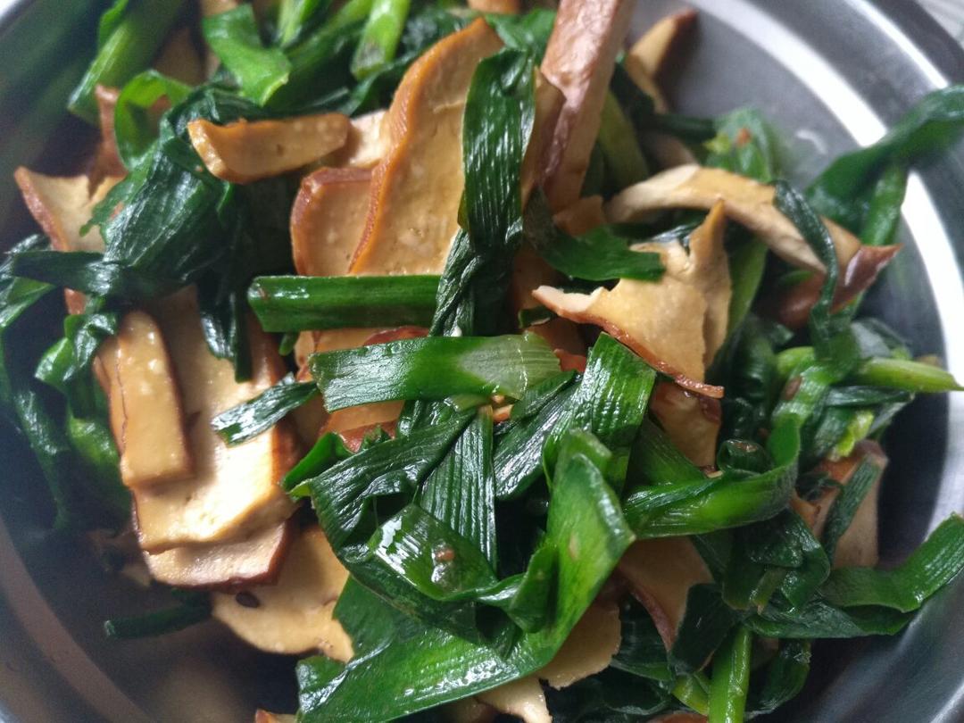 韭菜苔炒香干