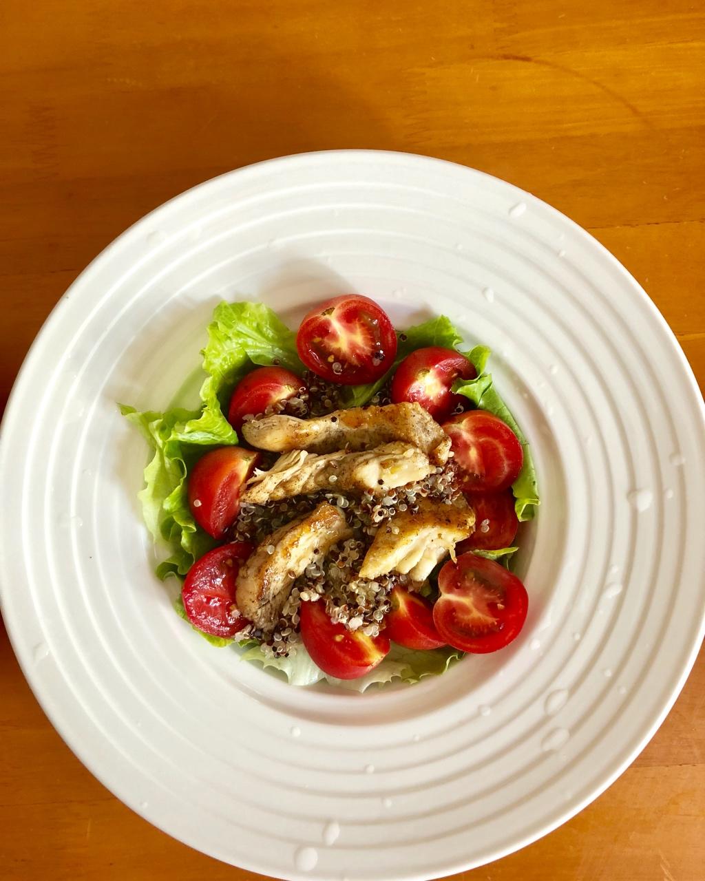 鸡胸肉藜麦沙拉