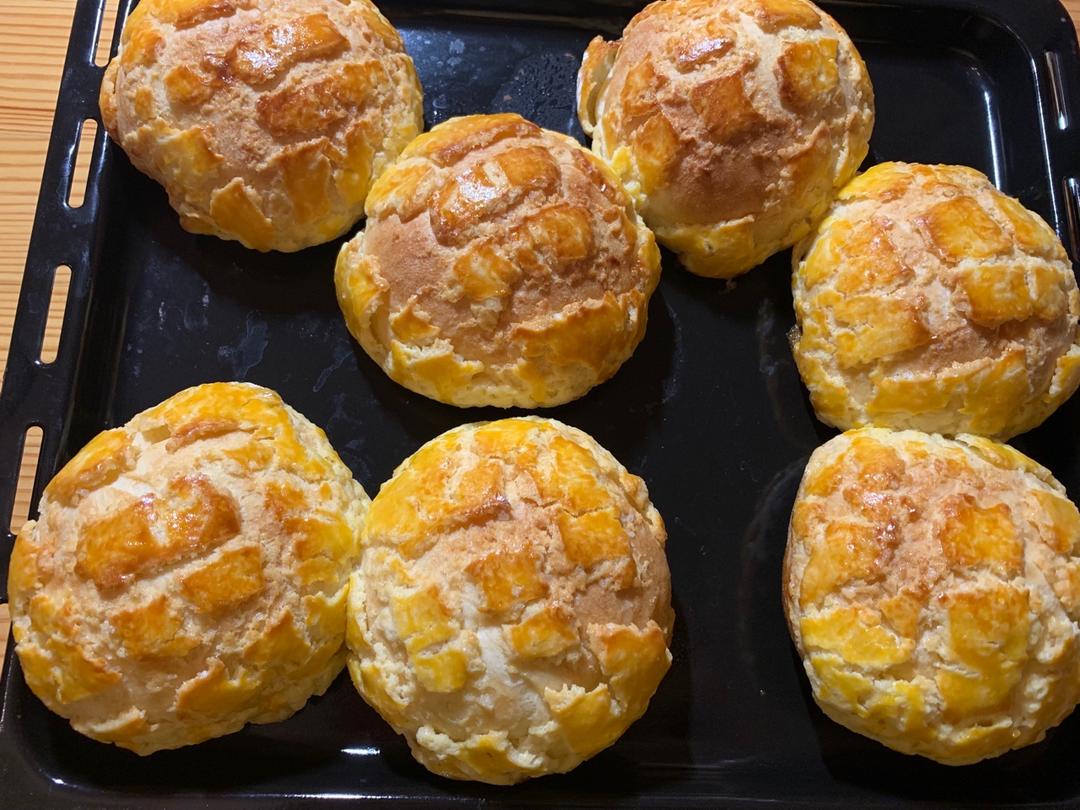 好吃到炸裂的港式菠萝包（附带制作酥皮的小视频）