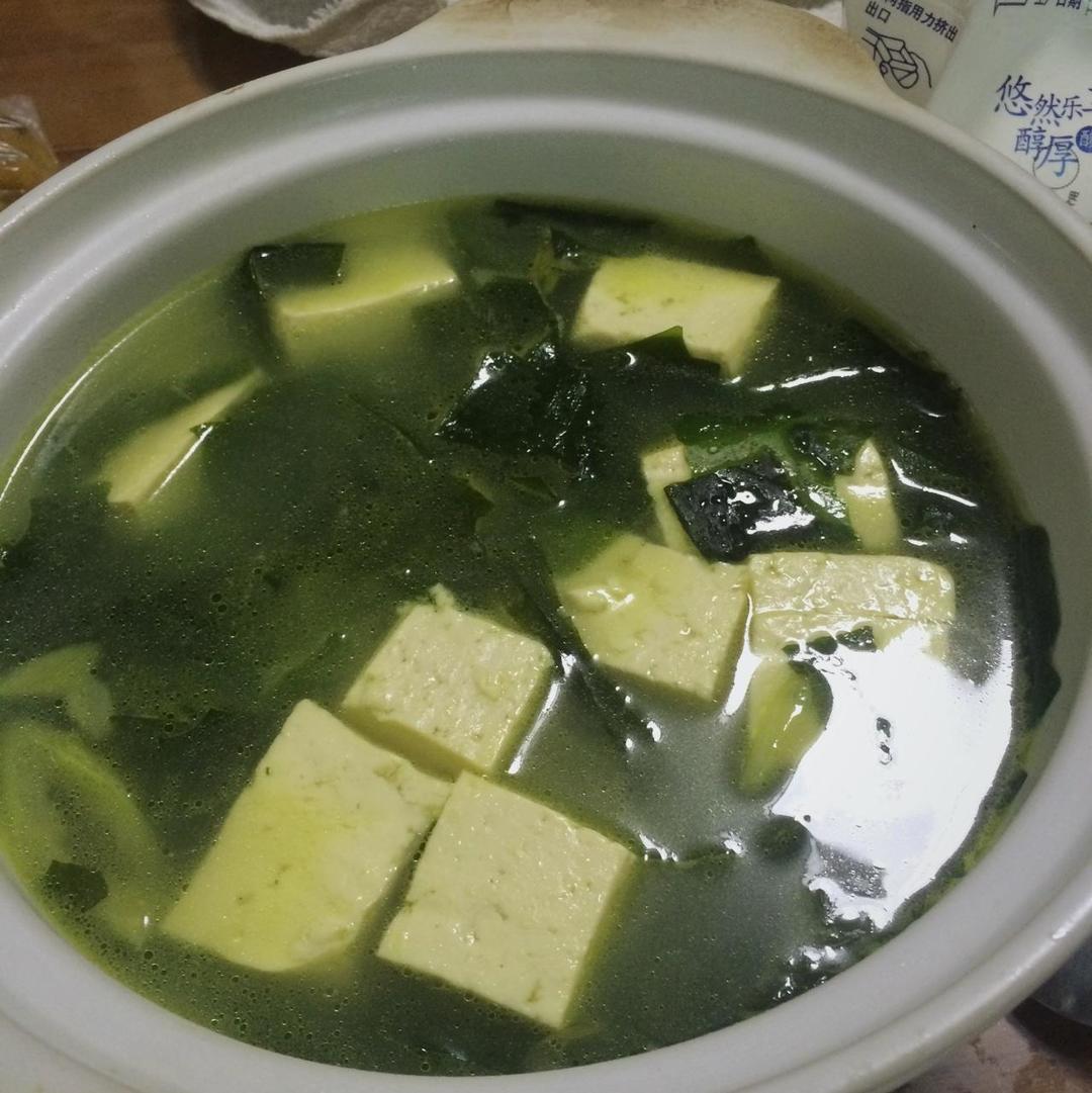 裙带菜豆腐汤