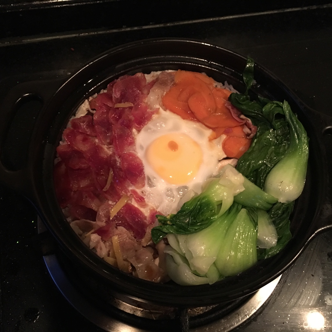 广式腊味煲仔饭