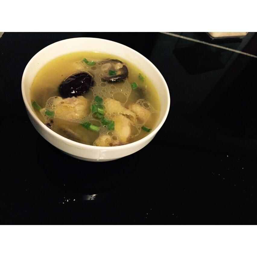 菌菇炖鸡汤