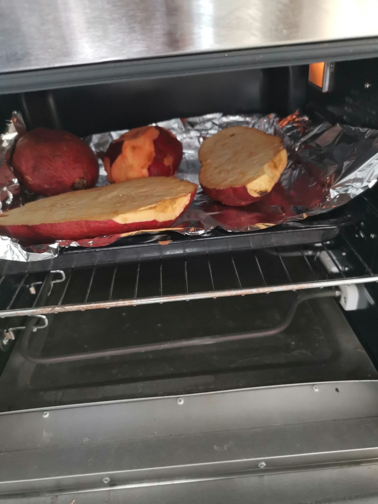 烤箱烤红薯的做法 步骤2