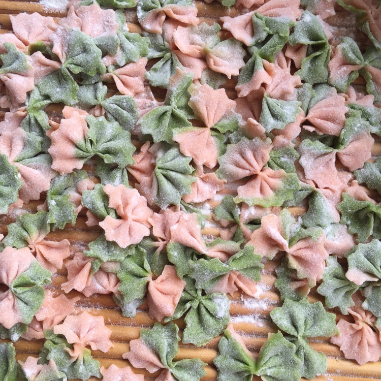 自制彩色蝴蝶面、手擀面