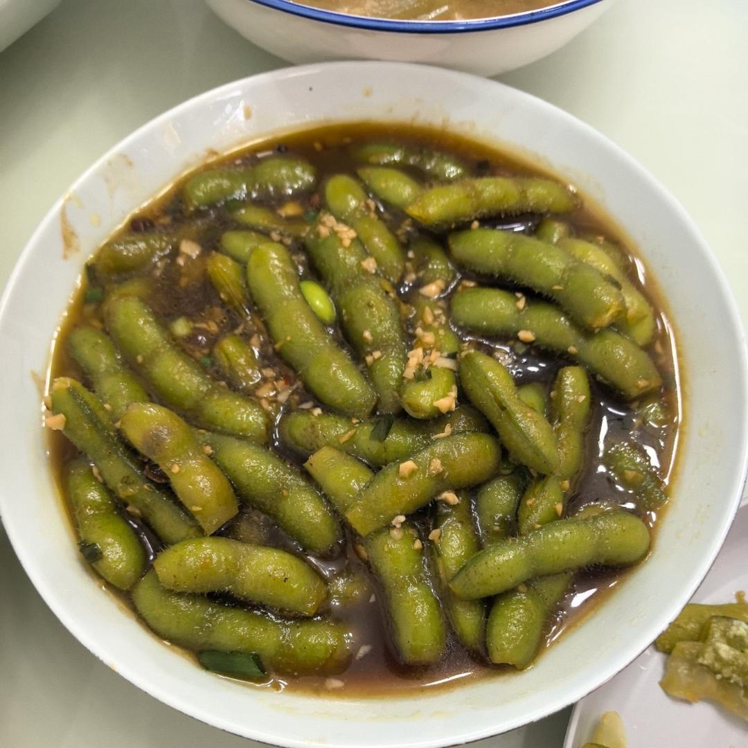 武汉夜市标配嗦毛豆