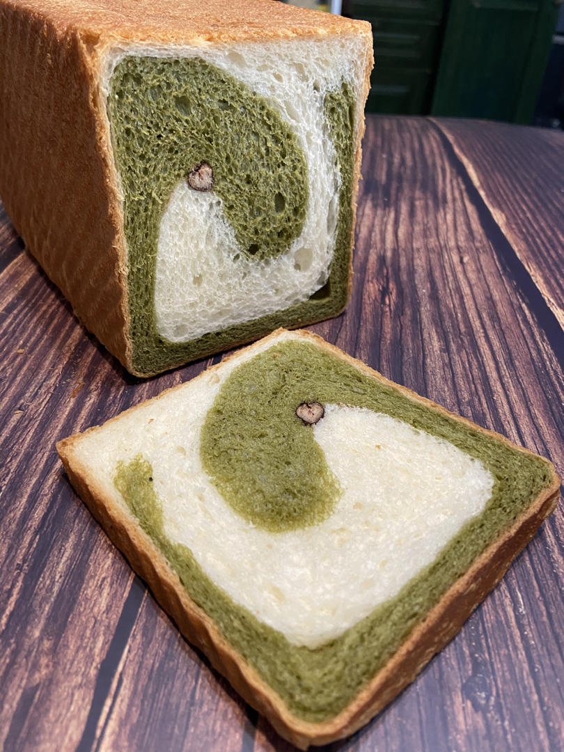清香柔软的抹茶红豆吐司