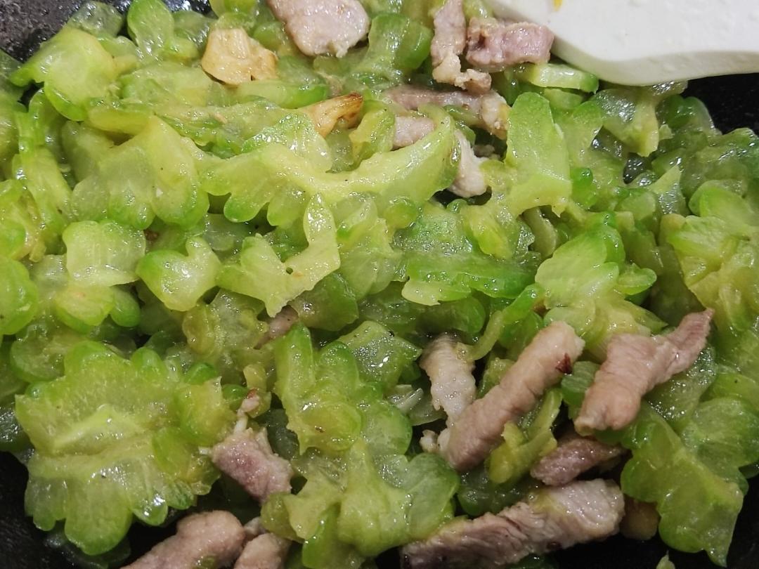 苦瓜炒肉片