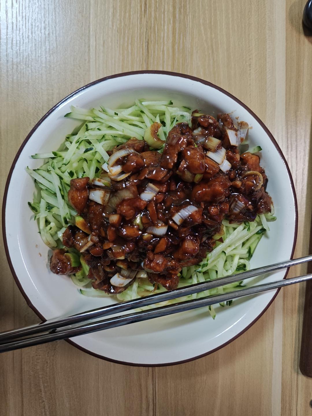 炸酱面（村驴）的做法