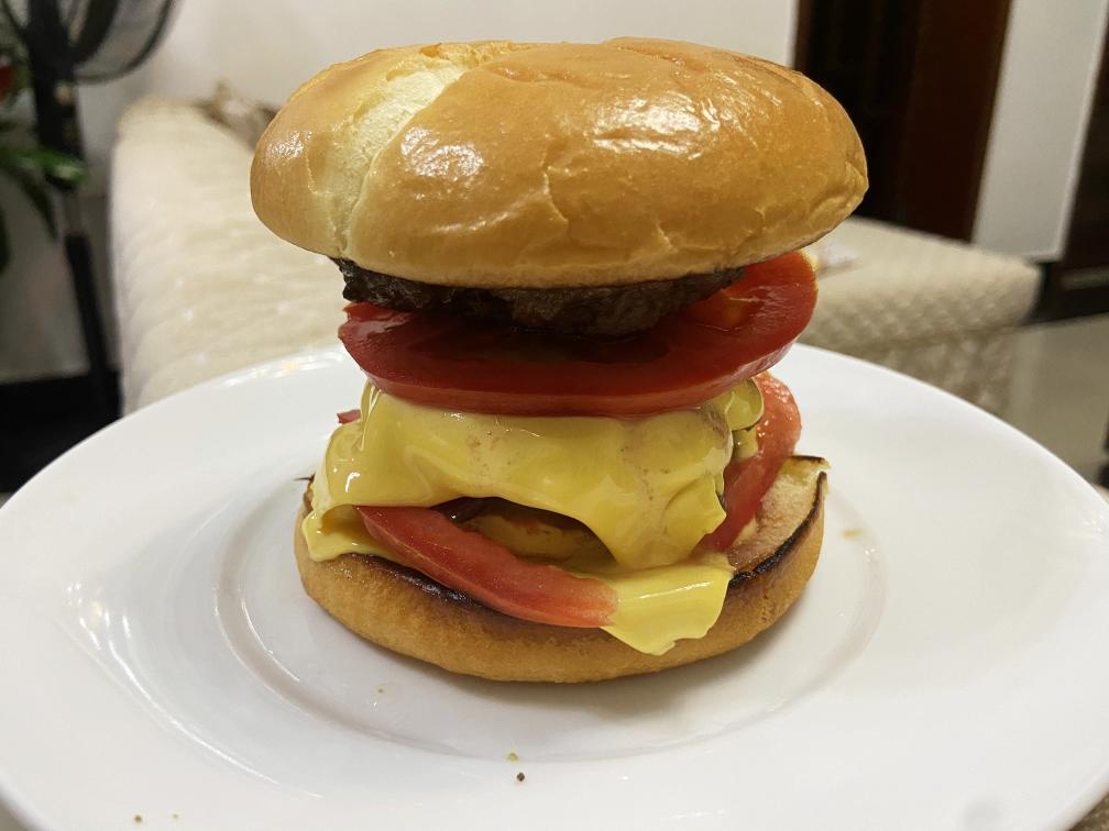 相比麦当劳的吉士牛肉堡的做法