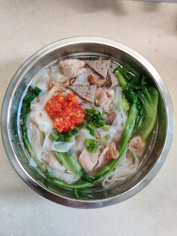 鲜肉煮粉