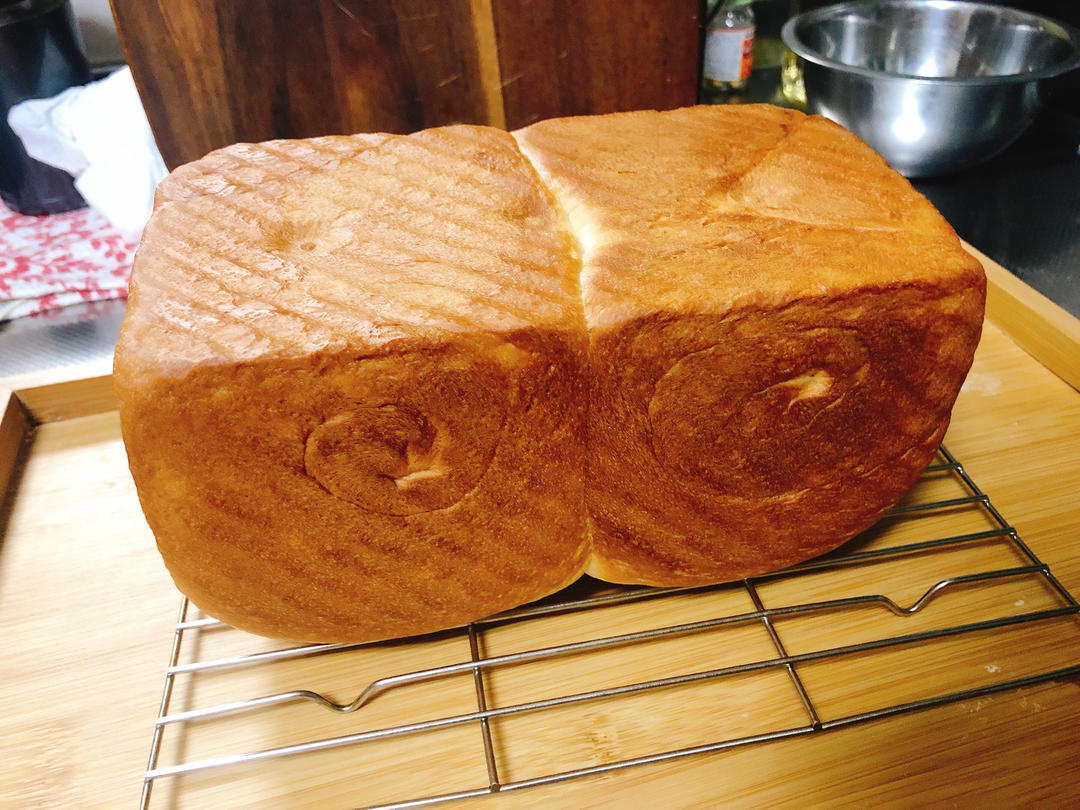 用烤箱自己做面包--手工牛奶吐司面包