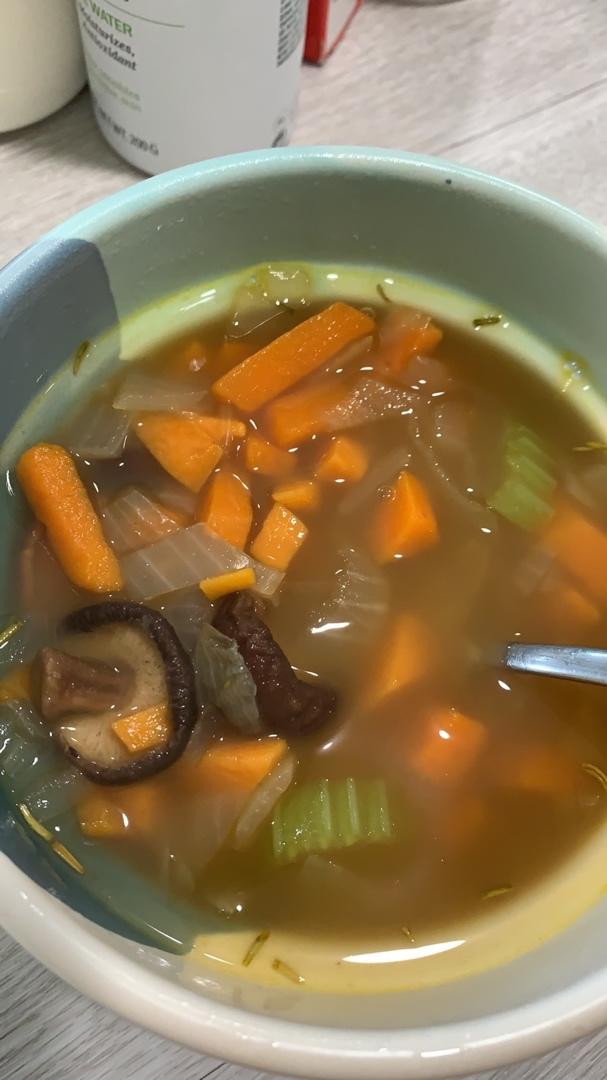 一到冬天，法国人的乡愁就变成了一碗热腾腾的法式蔬菜汤