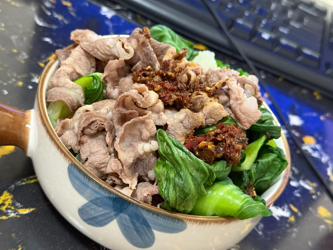 低脂饱腹营养可口的裙带菜牛肉卷豆腐汤——中式一日三餐（二百三十九）