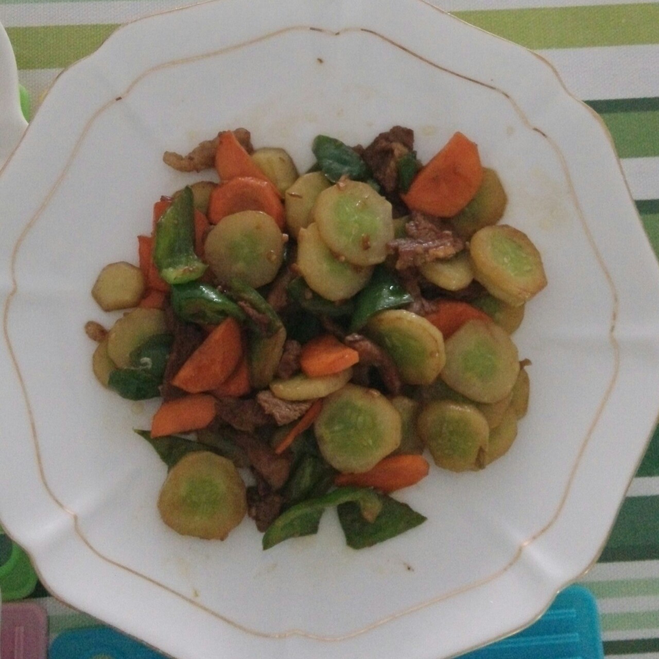 胡萝卜青瓜炒肉片