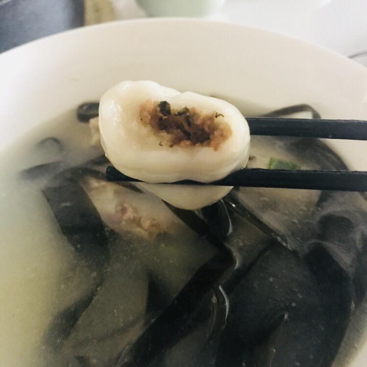 四川的咸菜肉汤圆