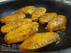 香煎咖喱鸡翅的做法 步骤3
