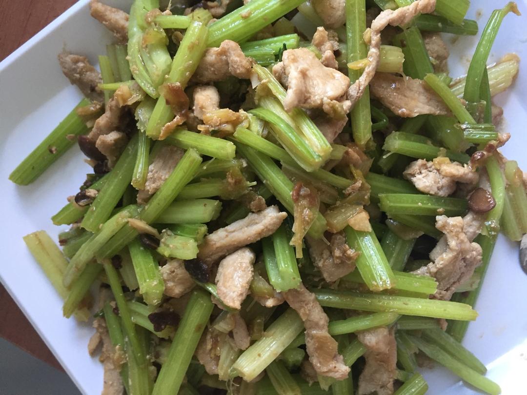 芹菜炒肉