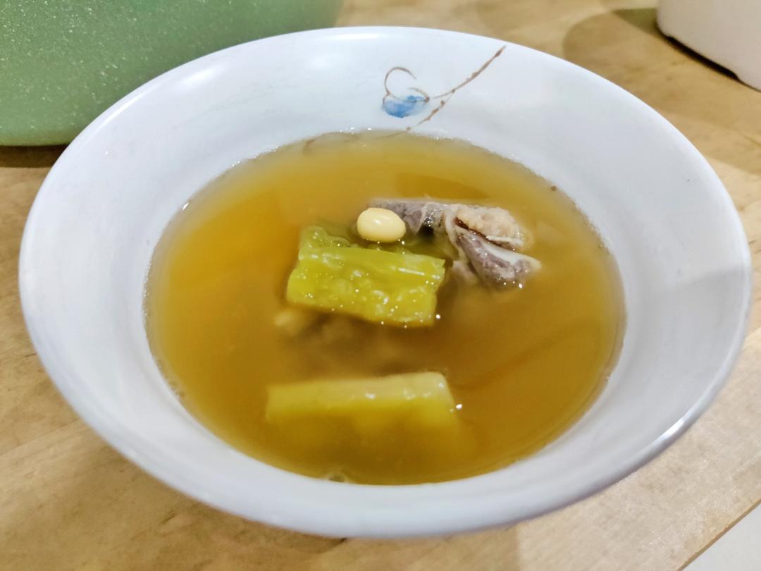 夏日黄豆排骨苦瓜汤的做法