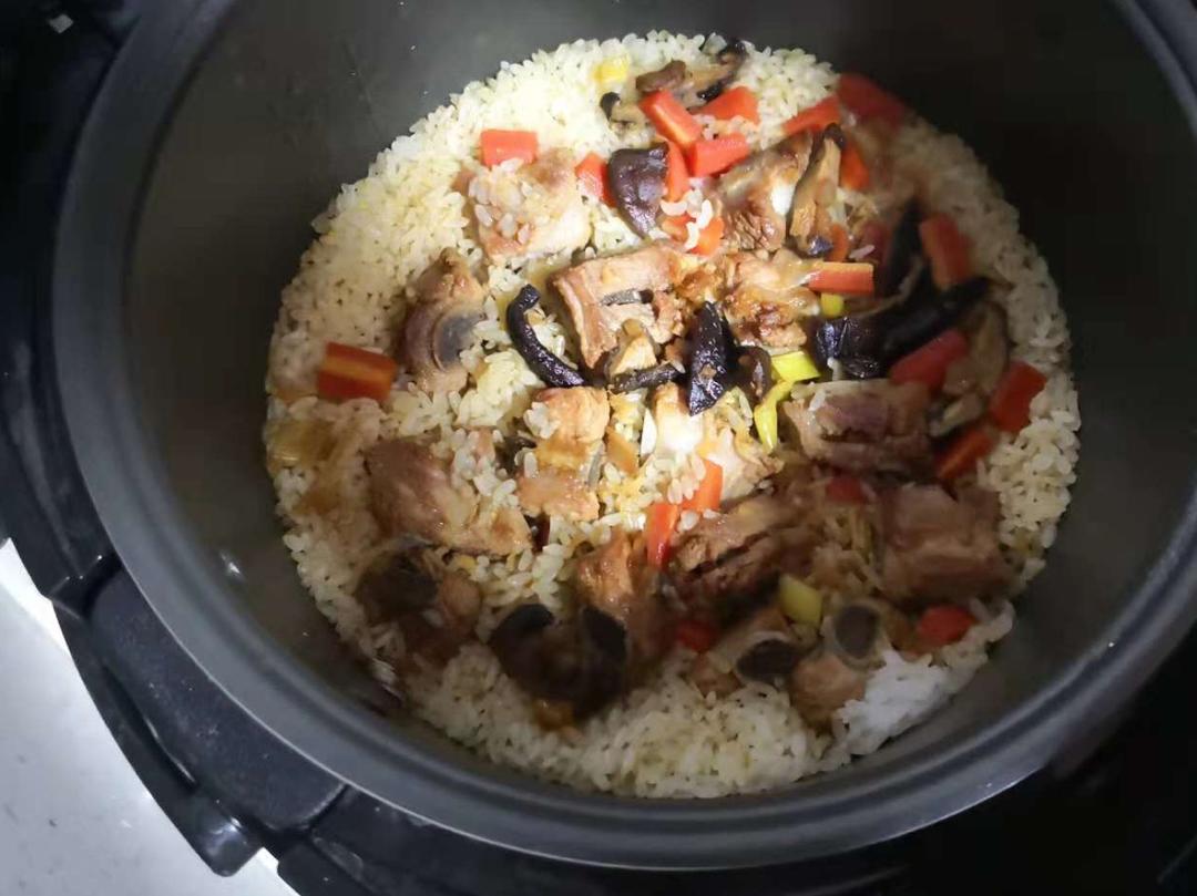 喷香排骨焖饭（爆好吃）