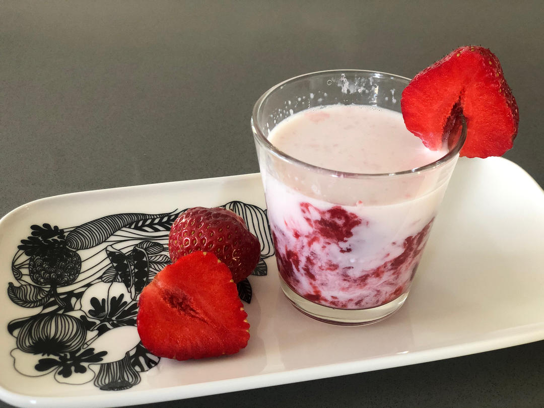 好喝到停不下来!!自制草莓牛乳