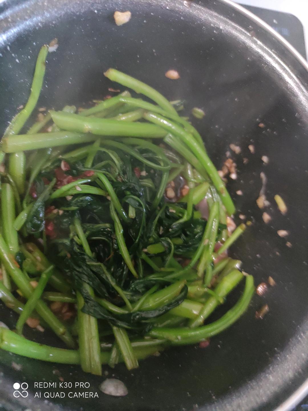 腐乳通心菜（蒜蓉通菜的升级版本）