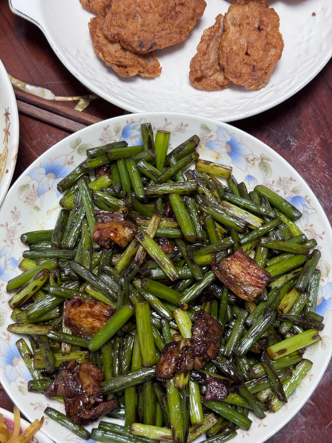 蒜苔辣炒五花肉（15分钟快手菜）