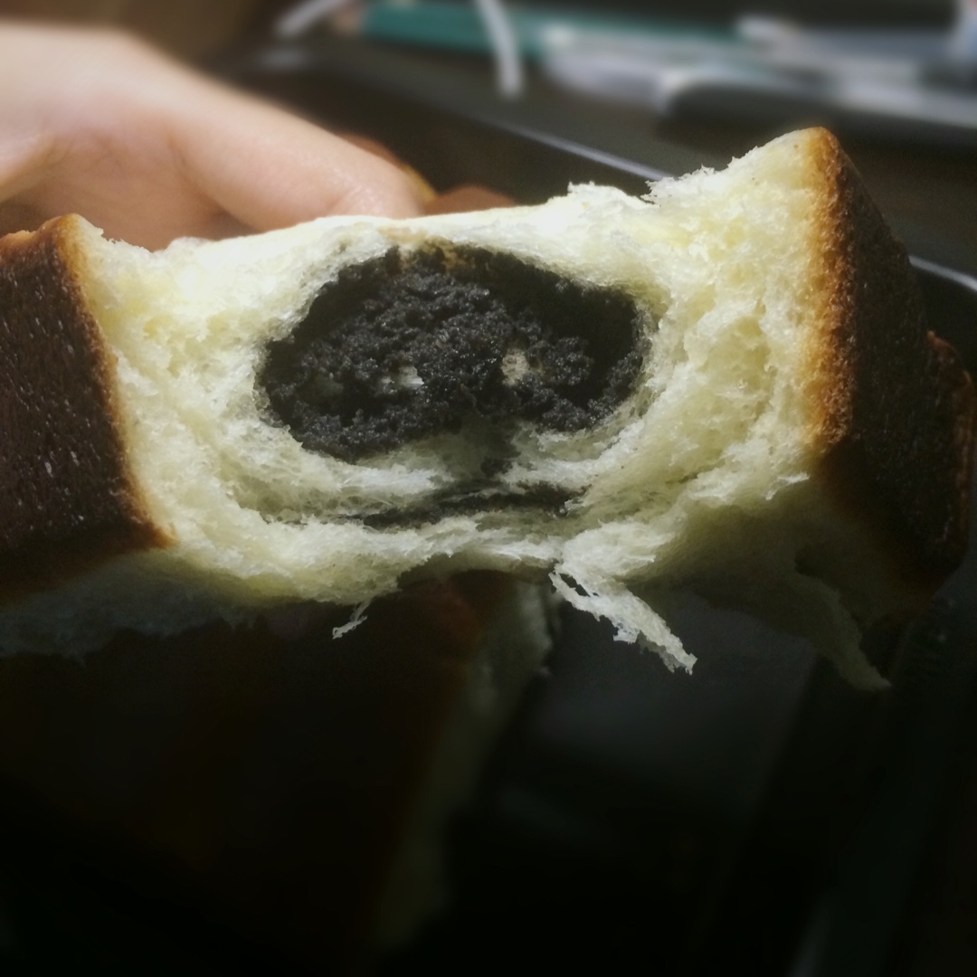 黑芝麻奶酥排包