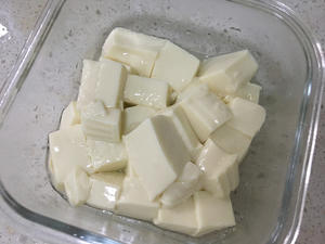 【快手便当菜】香菇肉沫盖浇豆腐的做法 步骤1