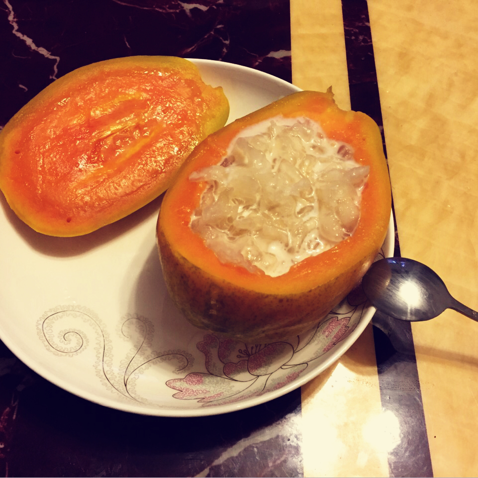 银耳牛奶木瓜盅