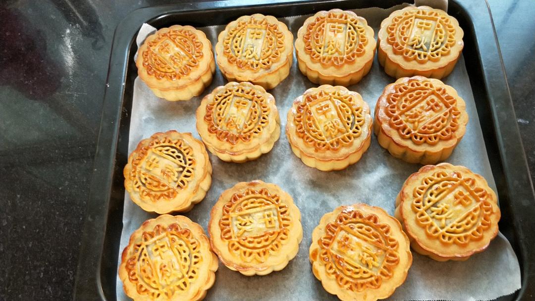 广式月饼—蛋黄莲蓉月饼
