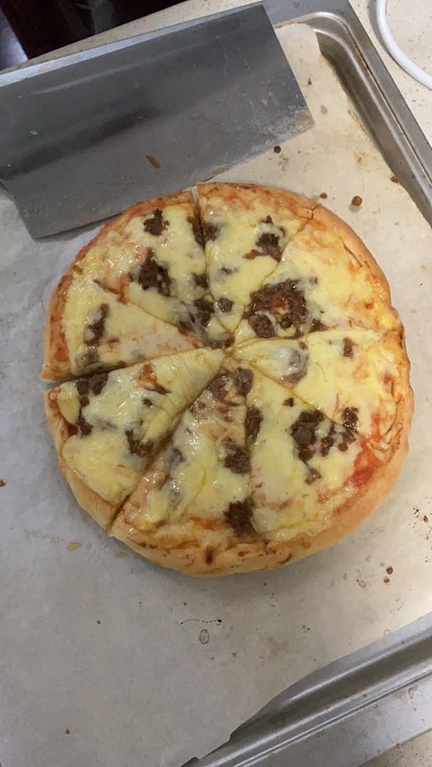 含宣软饼皮做法、自己在家也能做出馅料十足、超拉丝的美味诱人披萨